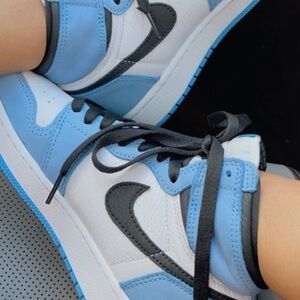 Unisex Mid Jordan 1s University Blue